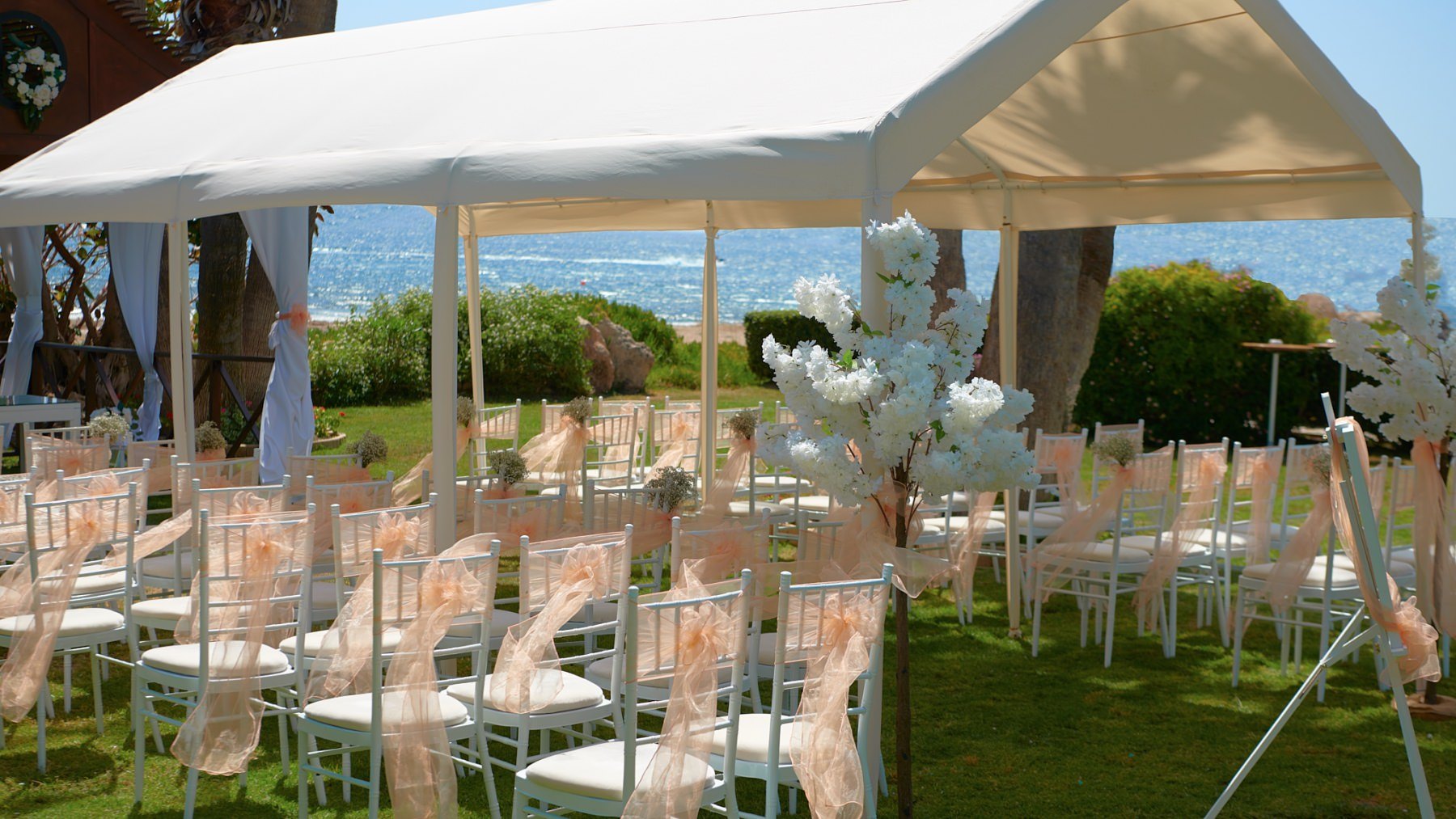 The Wedding of Hannah and Ross at the Louis Imperial Beach Hotel in Paphos