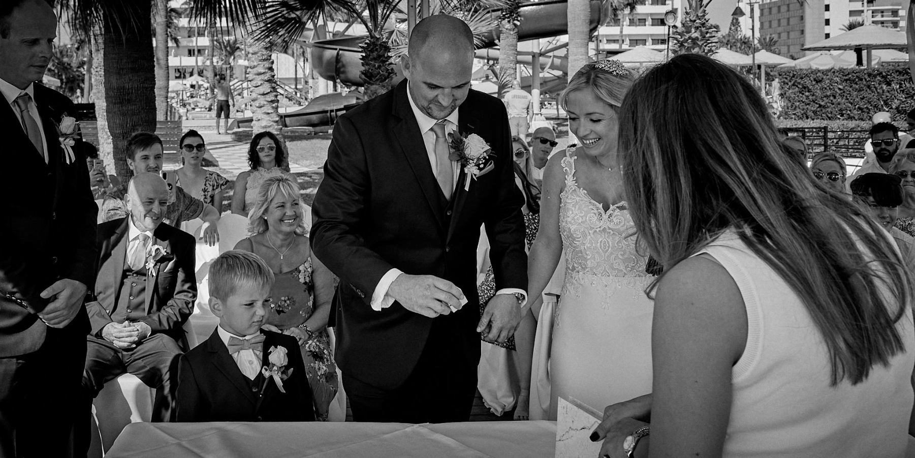 22-MONOCHROME-SMALL-QUICK-VIEWING-FACEBOOK-0285