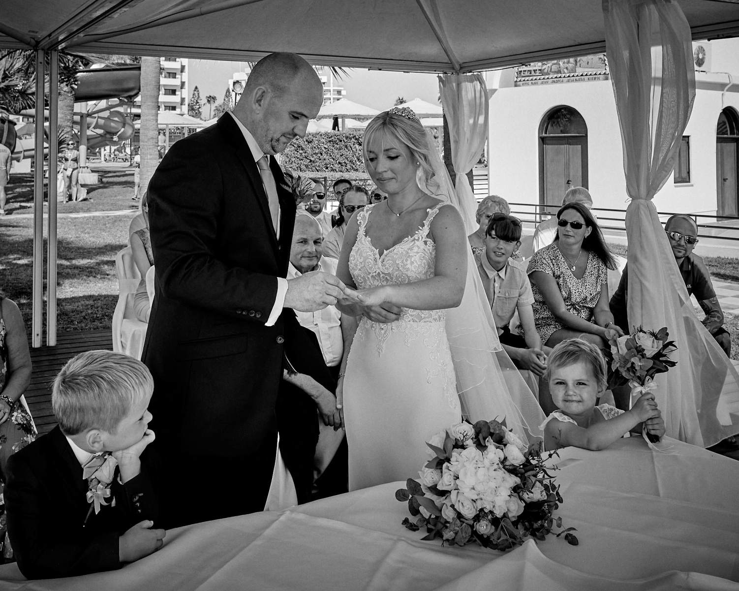 22-MONOCHROME-SMALL-QUICK-VIEWING-FACEBOOK-0288
