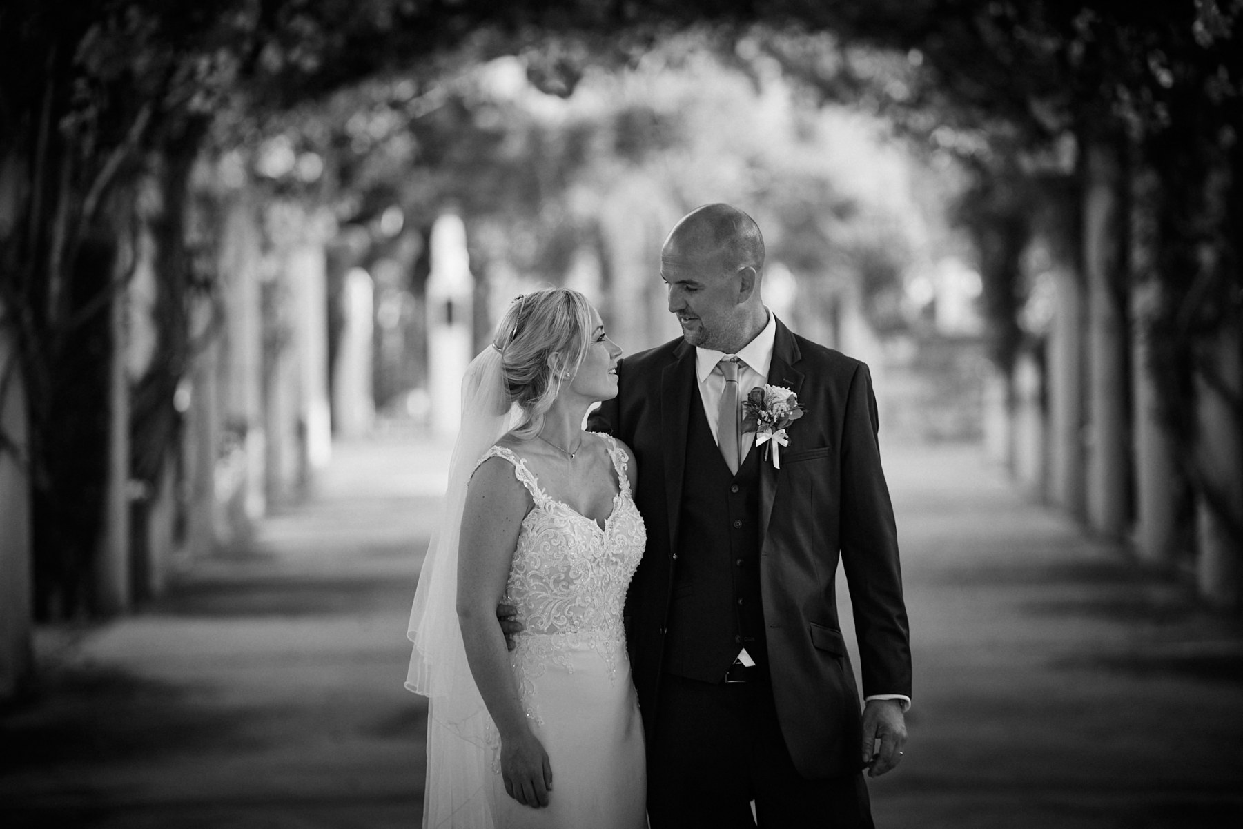 22-MONOCHROME-SMALL-QUICK-VIEWING-FACEBOOK-0570