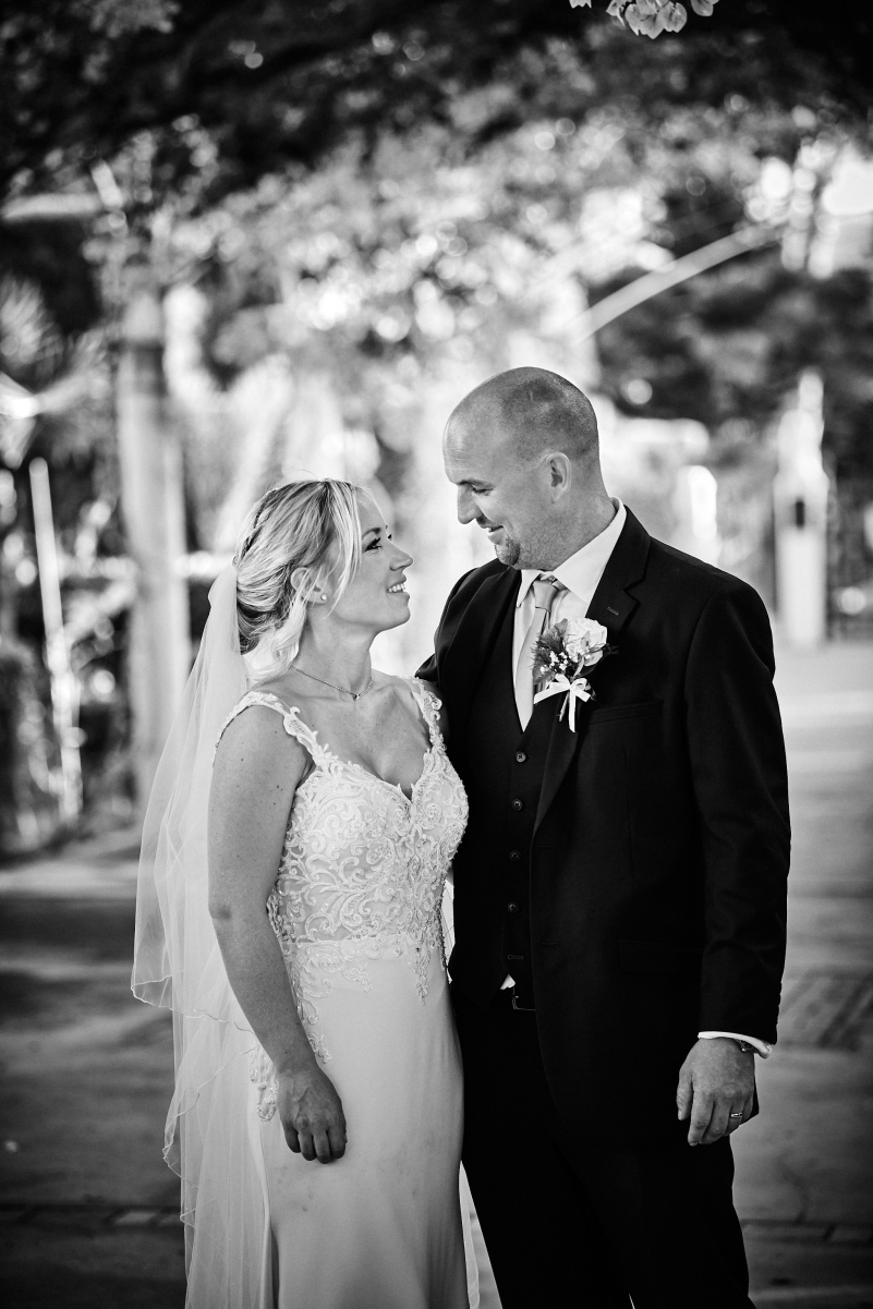 22-MONOCHROME-SMALL-QUICK-VIEWING-FACEBOOK-0581