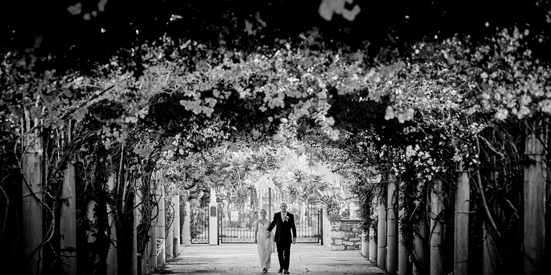22-MONOCHROME-SMALL-QUICK-VIEWING-FACEBOOK-0586
