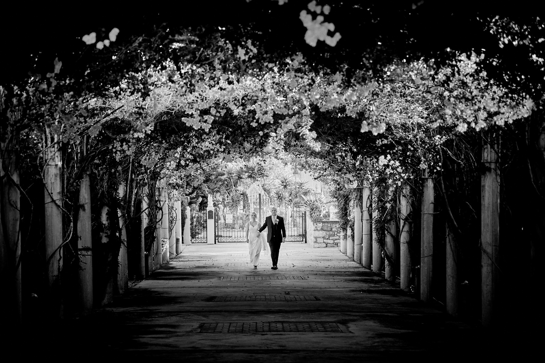 22-MONOCHROME-SMALL-QUICK-VIEWING-FACEBOOK-0587