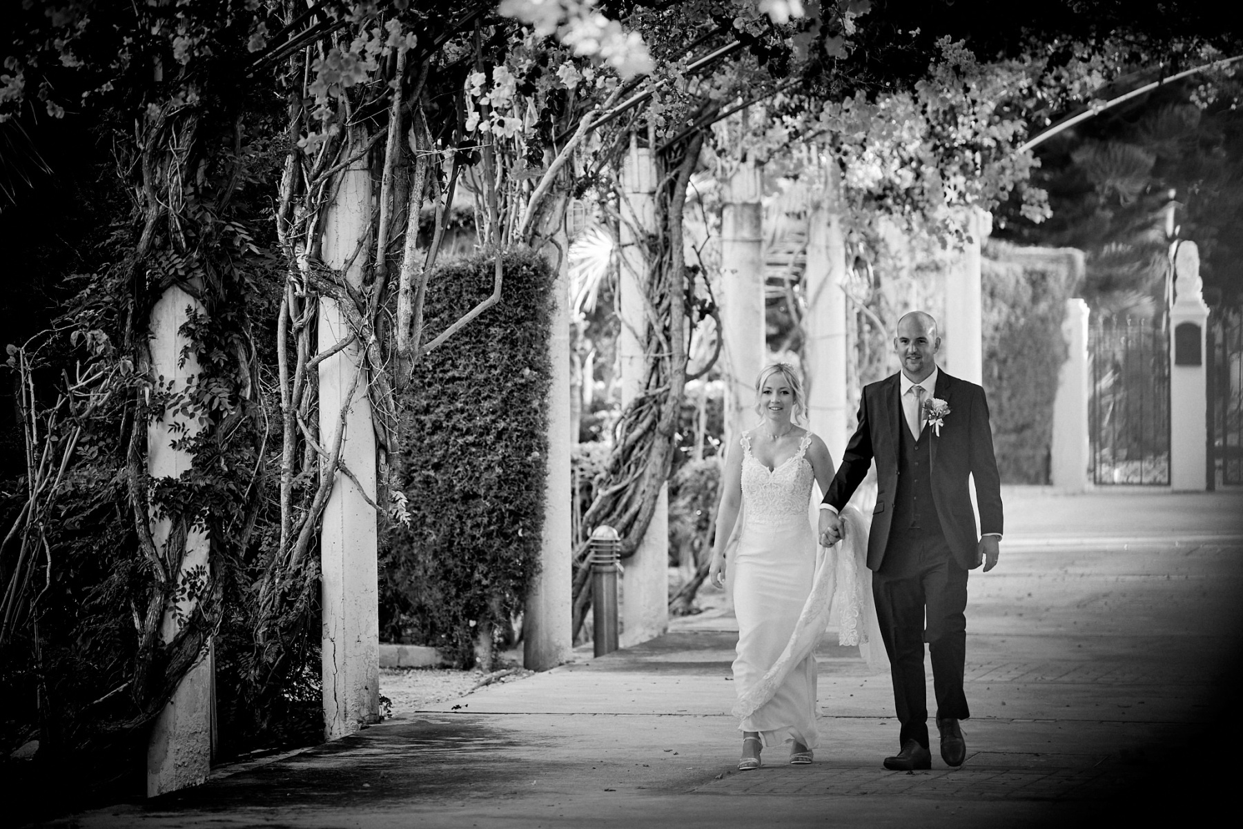22-MONOCHROME-SMALL-QUICK-VIEWING-FACEBOOK-0589