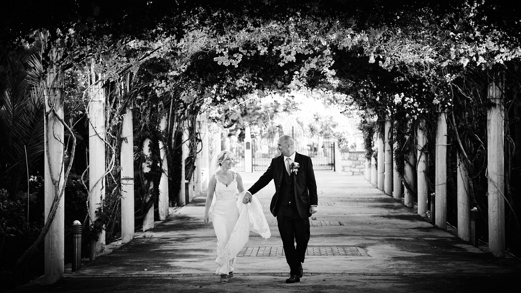 22-MONOCHROME-SMALL-QUICK-VIEWING-FACEBOOK-0590