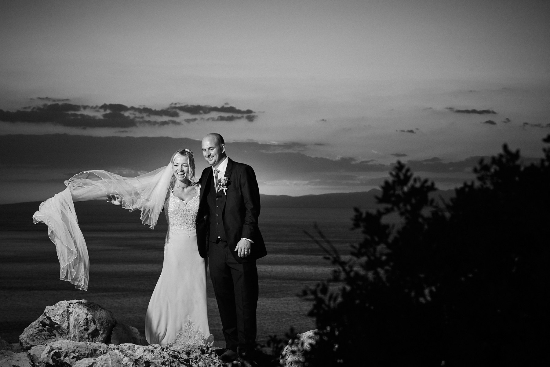 22-MONOCHROME-SMALL-QUICK-VIEWING-FACEBOOK-0641