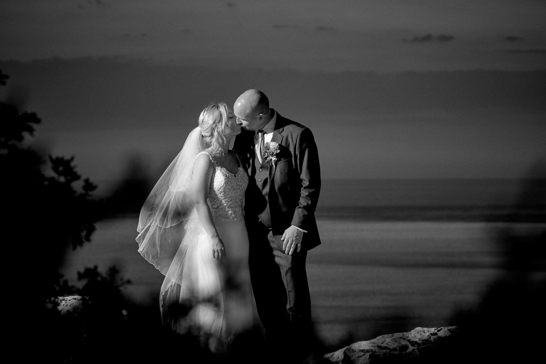 22-MONOCHROME-SMALL-QUICK-VIEWING-FACEBOOK-0660