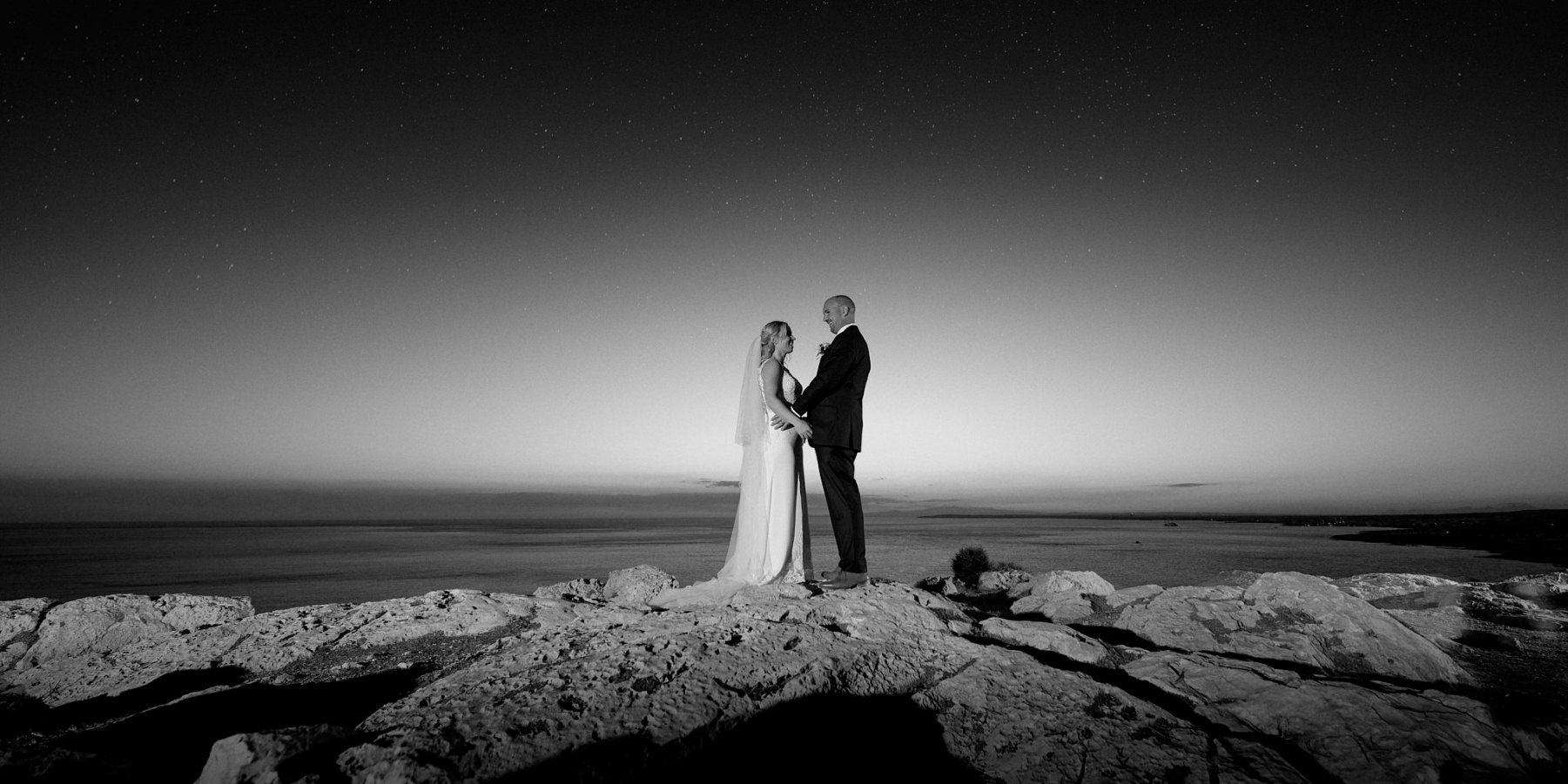 22-MONOCHROME-SMALL-QUICK-VIEWING-FACEBOOK-0672