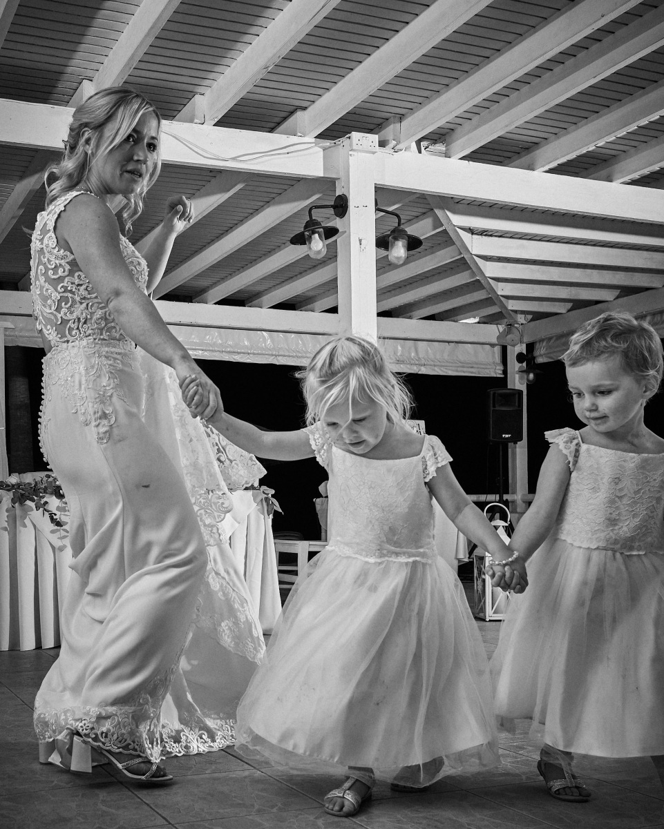 22-MONOCHROME-SMALL-QUICK-VIEWING-FACEBOOK-0731