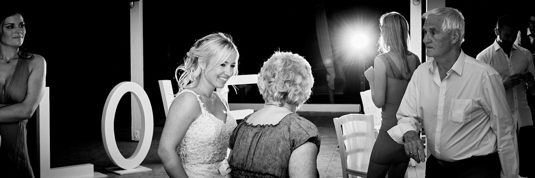 22-MONOCHROME-SMALL-QUICK-VIEWING-FACEBOOK-0768