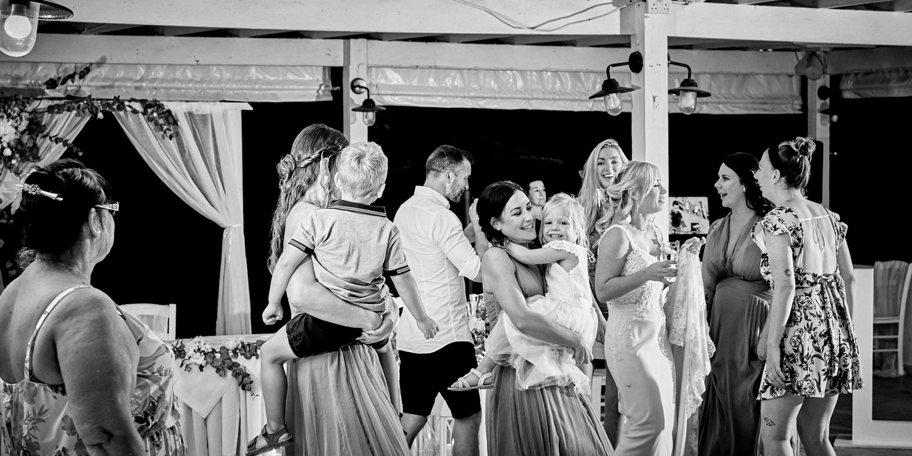 22-MONOCHROME-SMALL-QUICK-VIEWING-FACEBOOK-0785