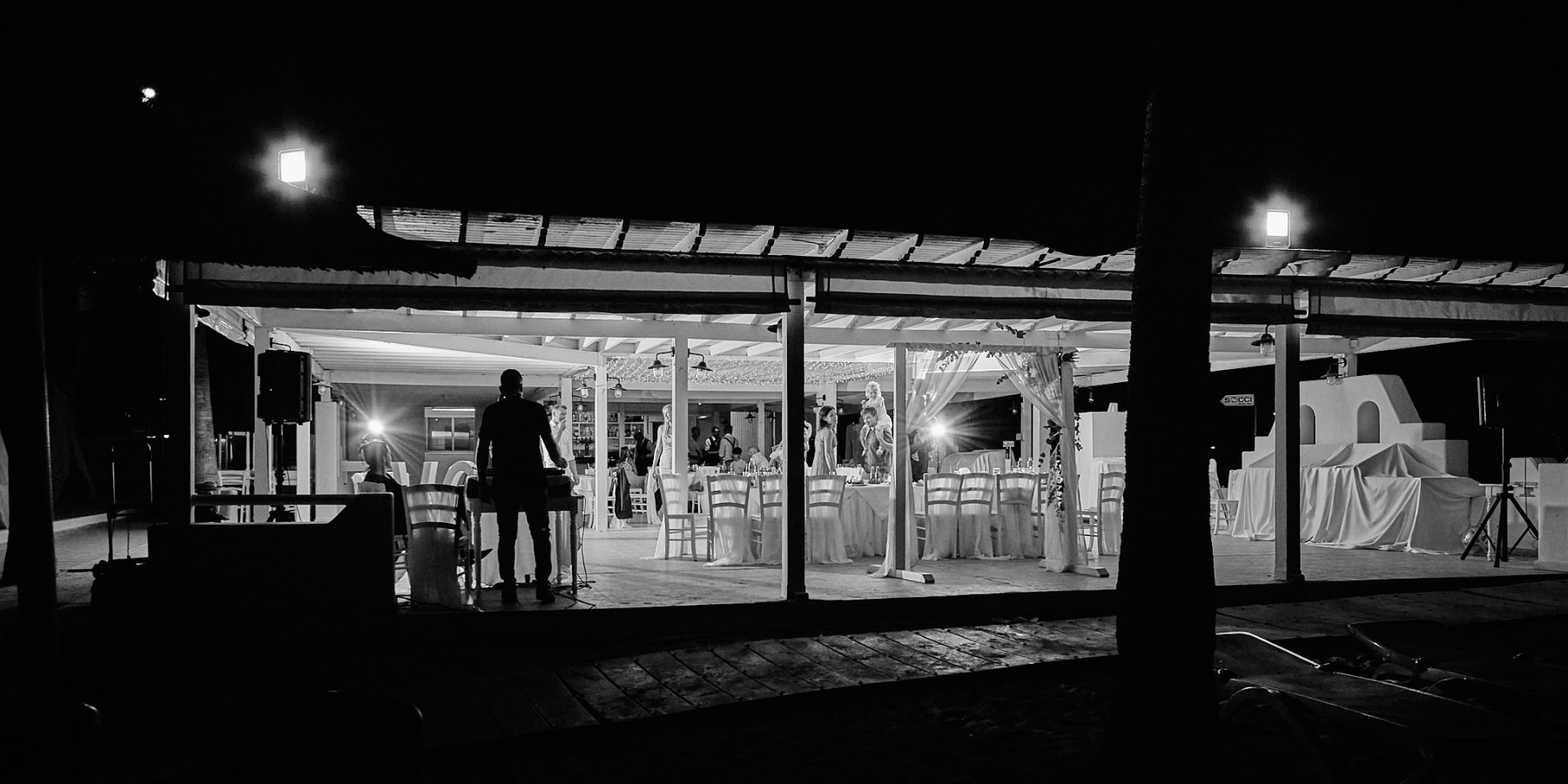 22-MONOCHROME-SMALL-QUICK-VIEWING-FACEBOOK-0812