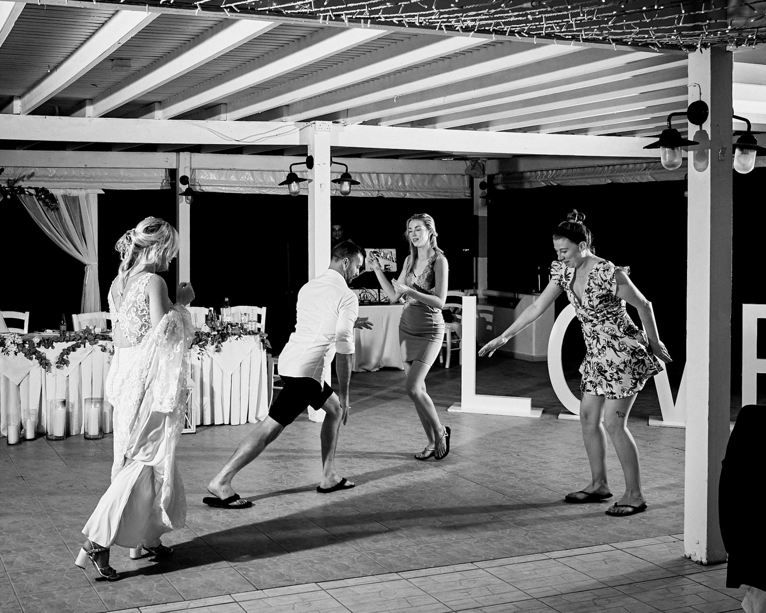 22-MONOCHROME-SMALL-QUICK-VIEWING-FACEBOOK-0833