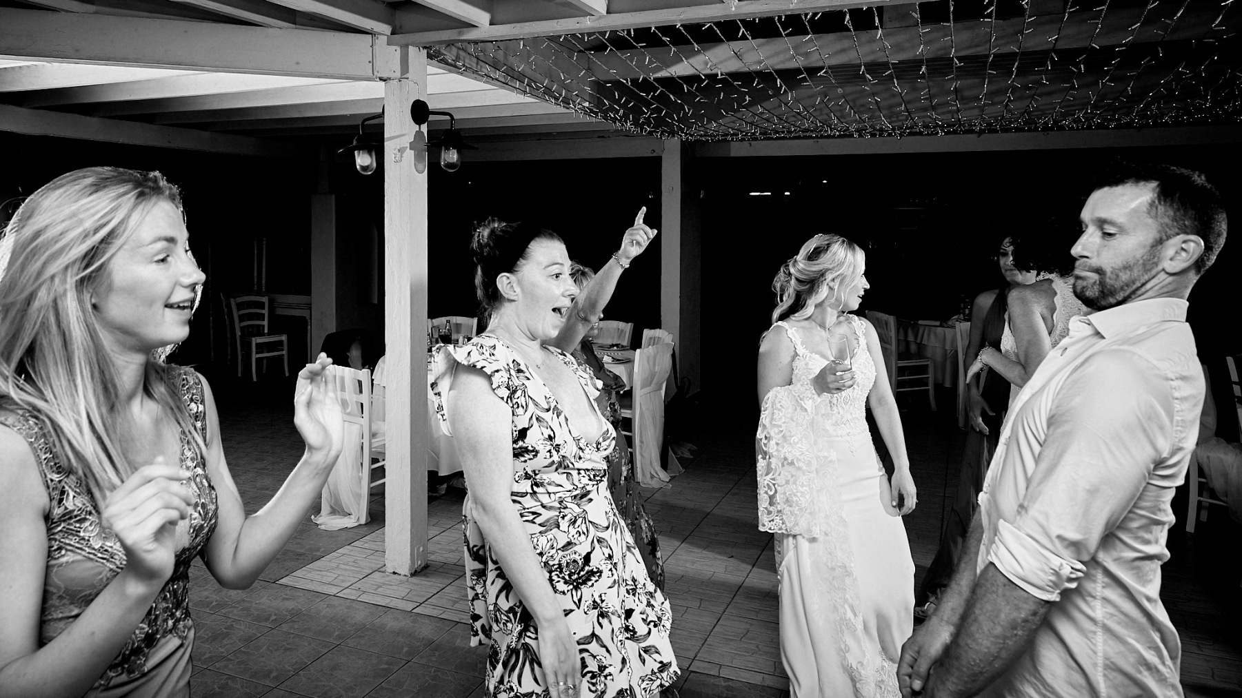 22-MONOCHROME-SMALL-QUICK-VIEWING-FACEBOOK-0885