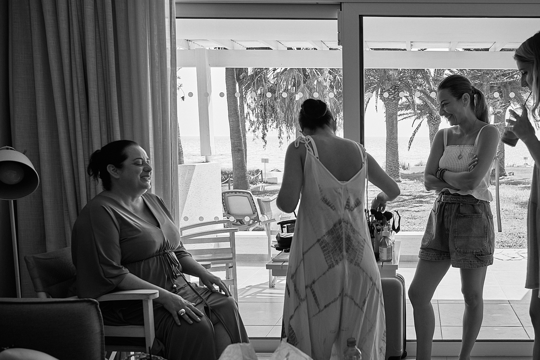 4V-MONOCHROME-SMALL-QUICK-VIEWING-FACEBOOK-0037