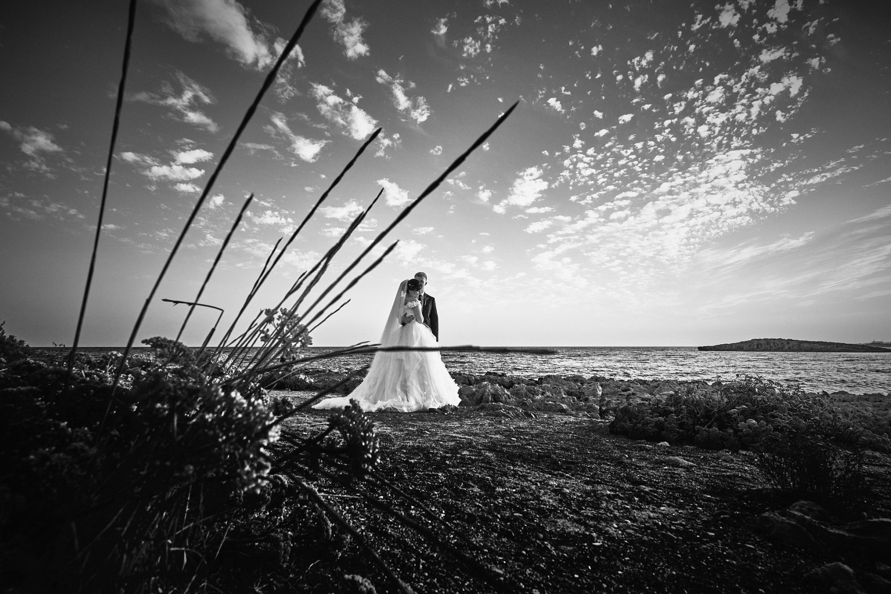4V-MONOCHROME-SMALL-QUICK-VIEWING-FACEBOOK-0389